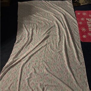 Cozy Pink and White Patterned Throw Blanket